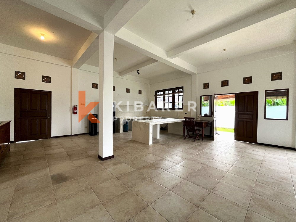 Semi Furnished Three Bedrooms Closed Living Villa Situated In Dawas Canggu