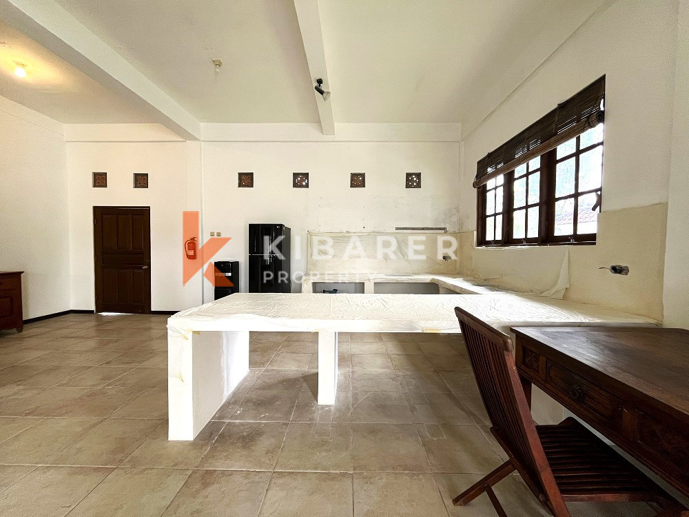 Semi Furnished Three Bedrooms Closed Living Villa Situated In Dawas Canggu