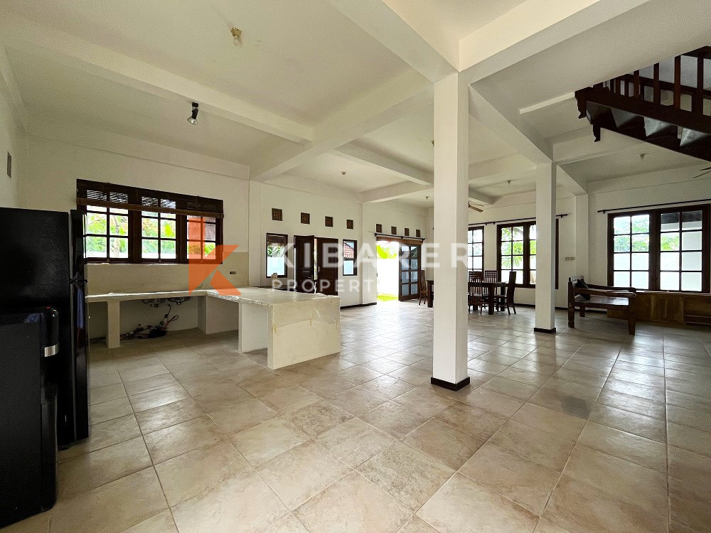 Semi Furnished Three Bedrooms Closed Living Villa Situated In Dawas Canggu