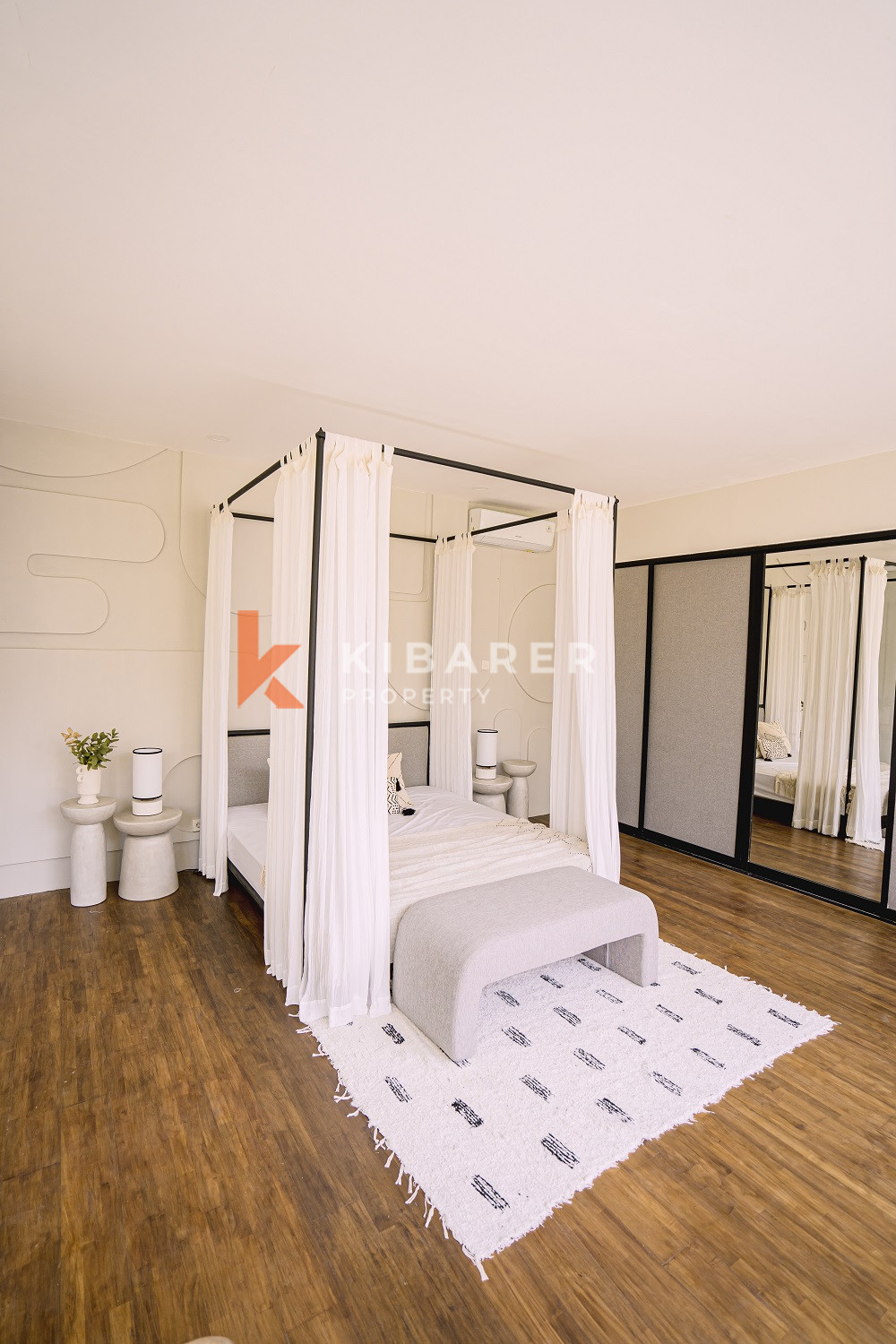 Luxury Three Bedrooms Enclosed Living Villa In Umalas (Minimum 5 years rental)