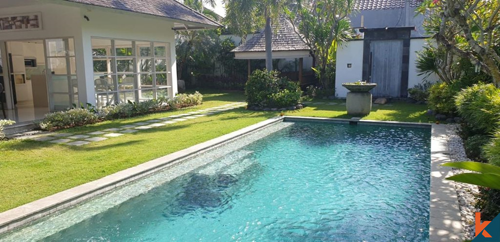 Dijual Vila Luxe 2 Kamar Tidur dengan Kolam Renang di Seminyak