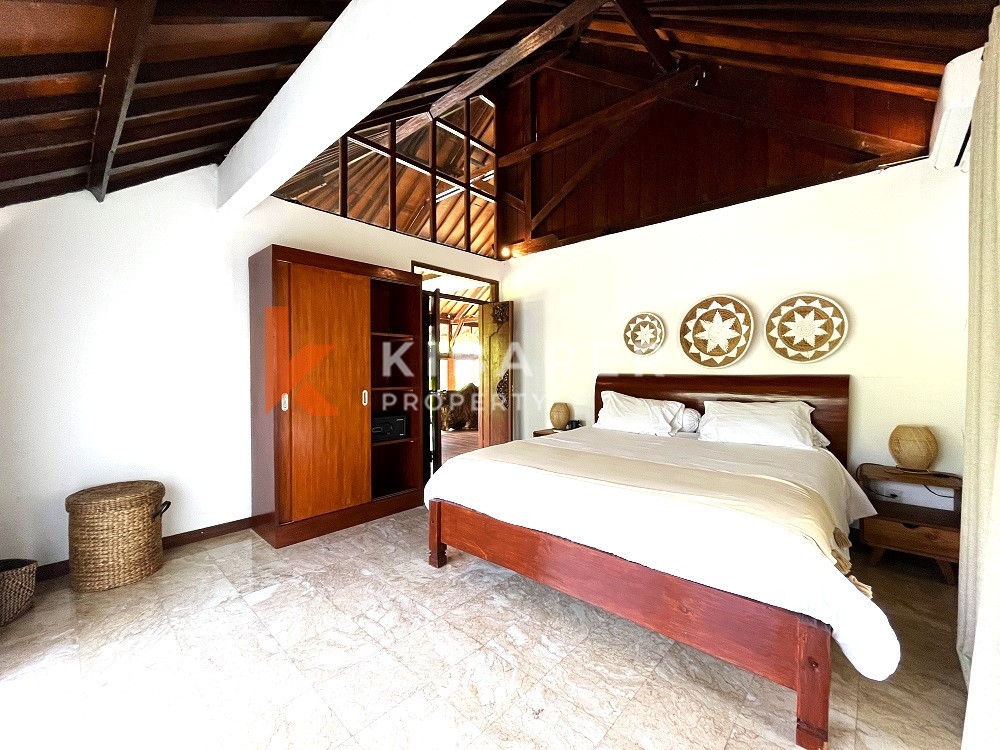 Classic Three Bedrooms Closed Living Wooden Villa In Perfect Location Of Berawa