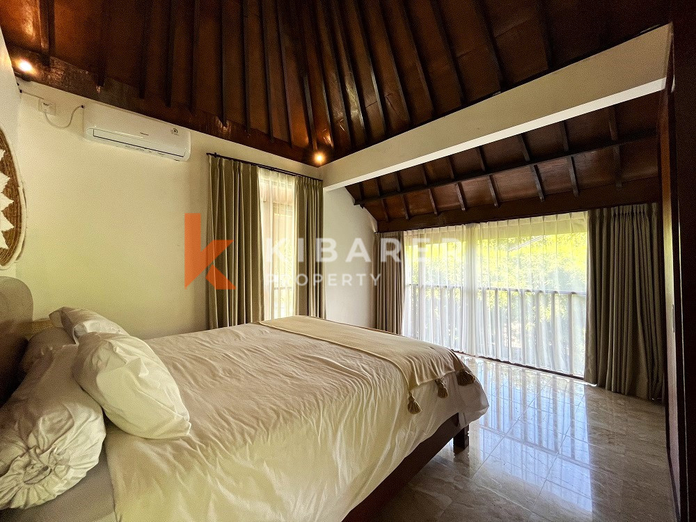 Classic Three Bedrooms Closed Living Wooden Villa In Perfect Location Of Berawa