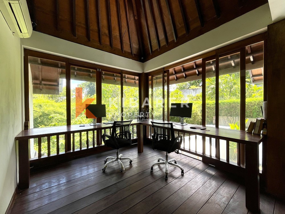 Classic Three Bedrooms Closed Living Wooden Villa In Perfect Location Of Berawa