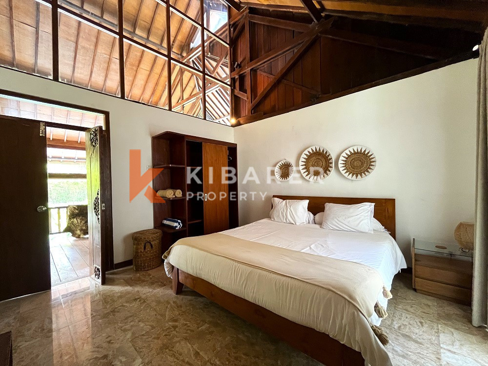 Classic Three Bedrooms Closed Living Wooden Villa In Perfect Location Of Berawa