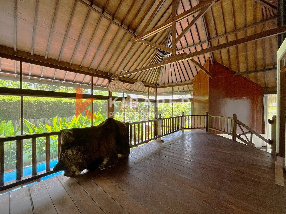 Villa classique en bois à séjour fermé de trois chambres dans un emplacement parfait à Berawa