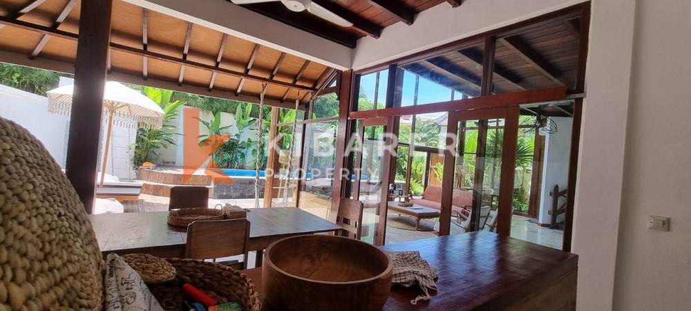 Classic Three Bedrooms Closed Living Wooden Villa In Perfect Location Of Berawa