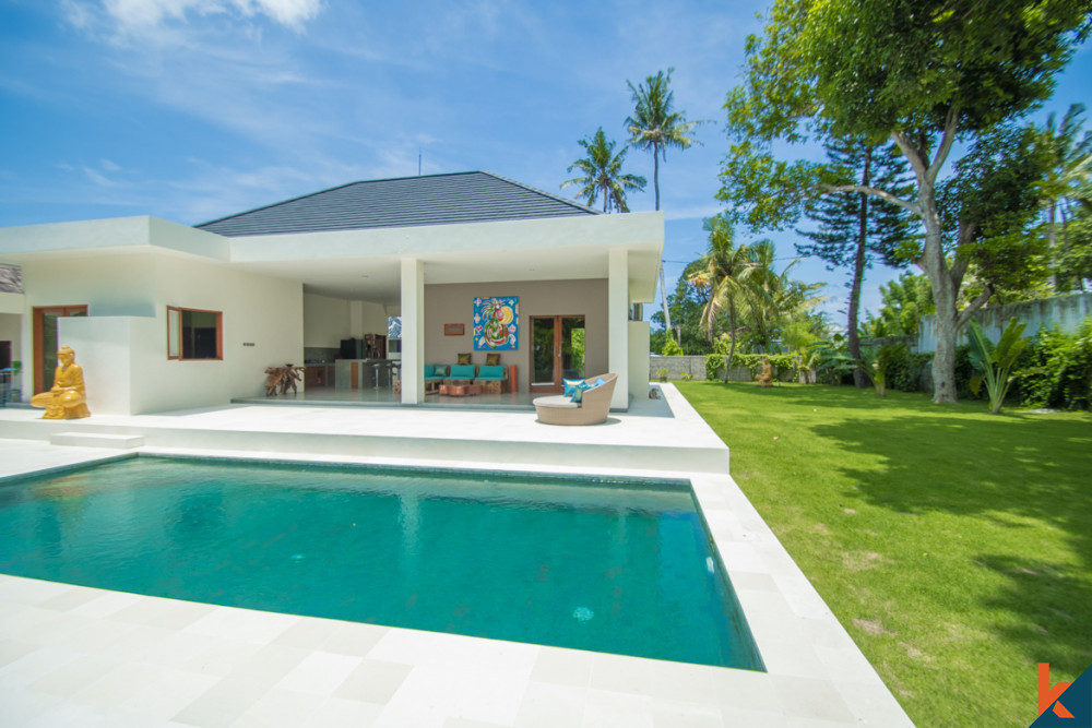 New modern three bedroom villa, walking distance to the beach