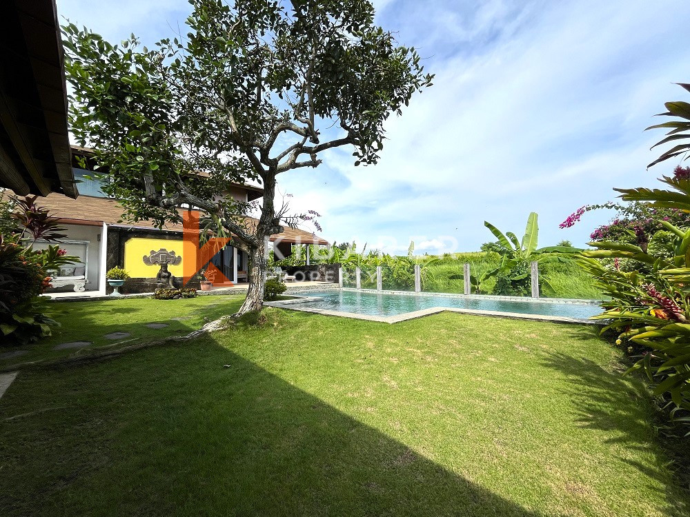 beautiful four bedroom enclosed living villa in center area of berawa canggu