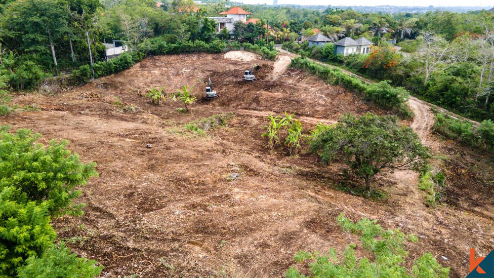 Incroyable terrain de 85 ares à vendre avec vue sur l'océan à Uluwatu