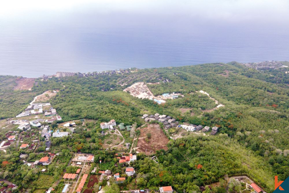 Incroyable terrain de 85 ares à vendre avec vue sur l'océan à Uluwatu