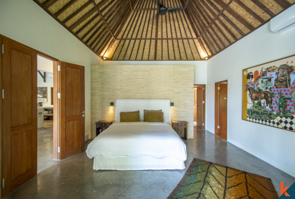 Vila tiga kamar tidur campuran tradisional dan modern yang menawan