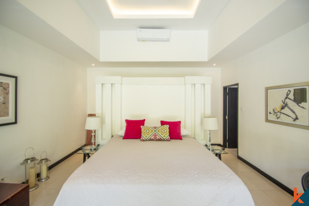 Vila tiga kamar tidur berkualitas tinggi di dalam kediaman pribadi di Umalas dua