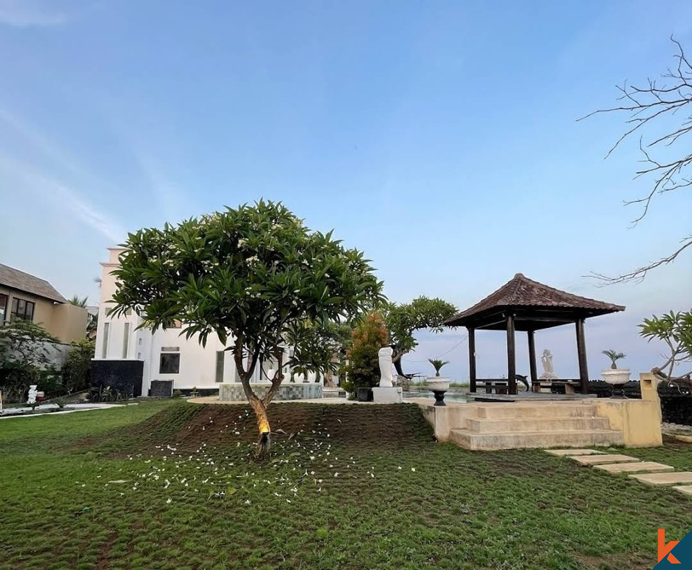 Villa Élégance en Bord de Mer de 4 Chambres à Lovina à Vendre en Pleine Propriété