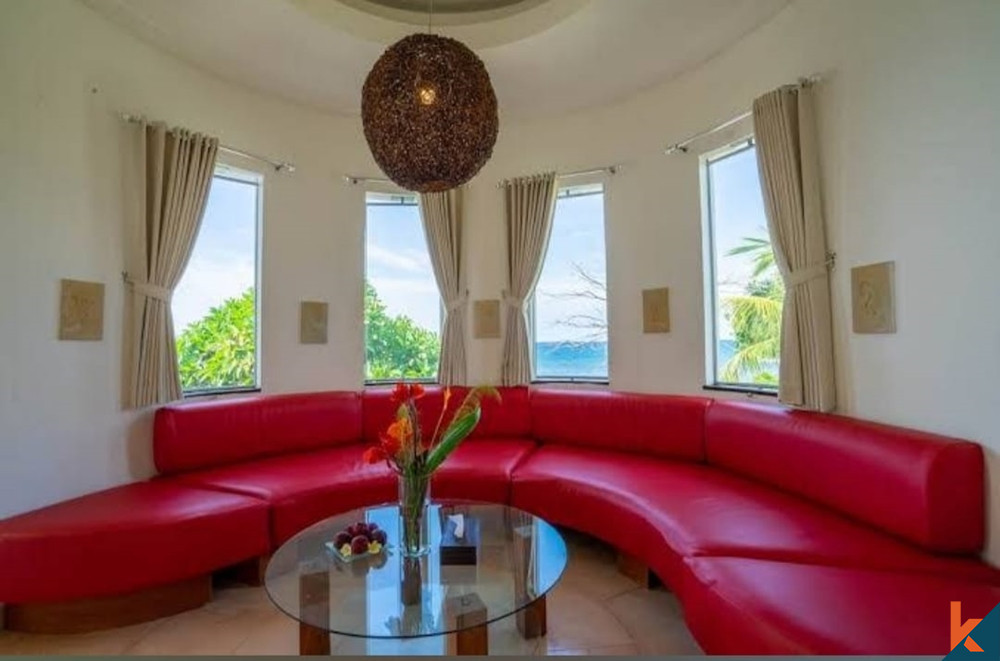 Absolute Beachfront 4 Bedroom Villa in Lovina For Sale Freehold