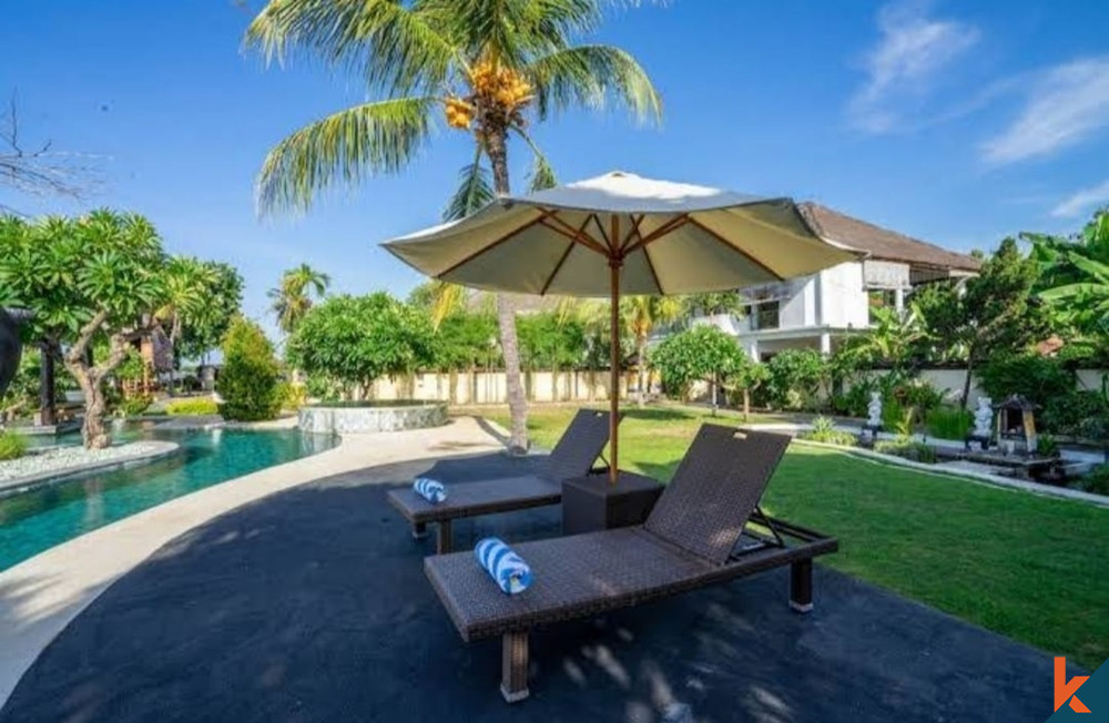 Absolute Beachfront 4 Bedroom Villa in Lovina For Sale Freehold