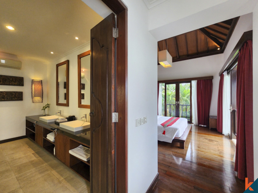 Rumah tradisional tiga kamar tidur yang indah dengan pemandangan sawah