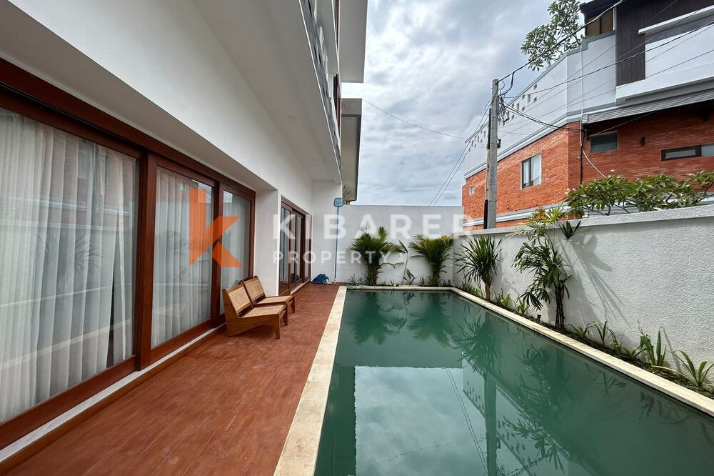 Magnifique villa de deux étages et trois chambres à coucher nichée à Canggu