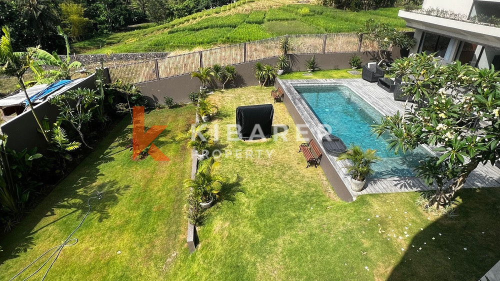 Amazing Three Bedrooms Enclosed Living Villa In Buwit (available on july)