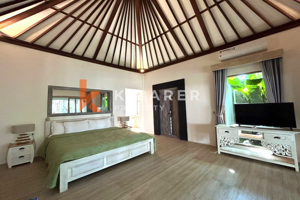 Wonderful Four Bedroom Enclosed Living Room Villa Close To Mertasari Beach