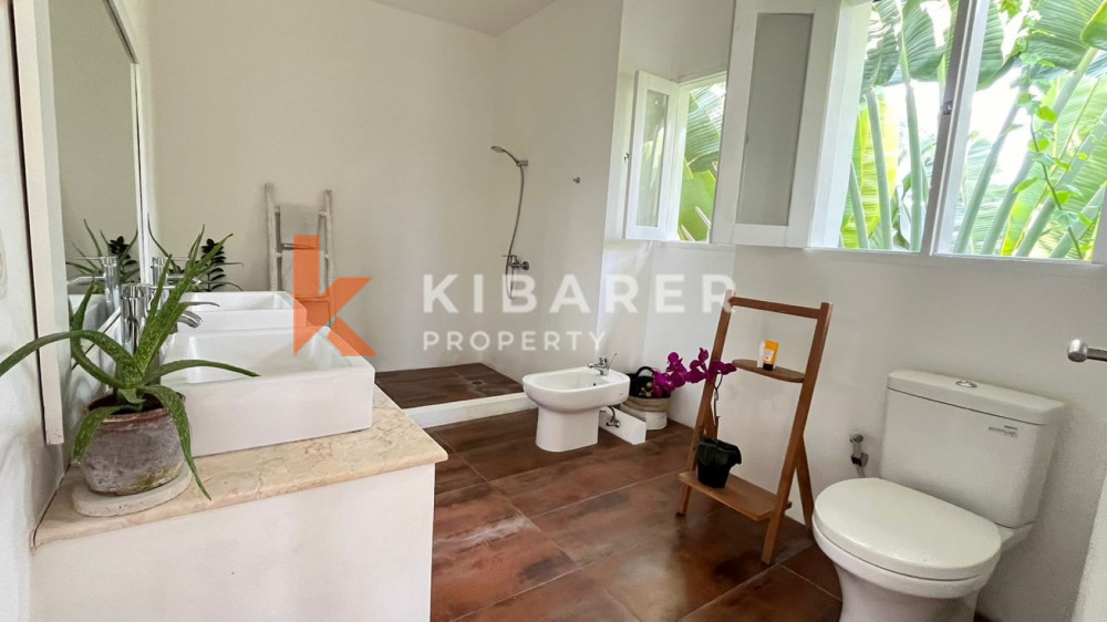 Beautiful Four Bedrooms Villa with Spacious Garden in Umalas