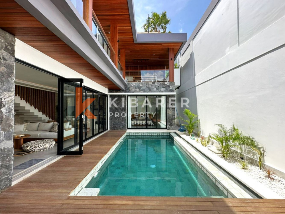 Modern and Stylish Three Bedrooms Enclosed Living Villa in Padonan