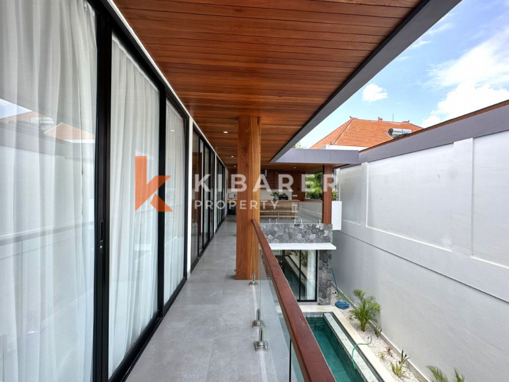 Modern and Stylish Three Bedrooms Enclosed Living Villa in Padonan