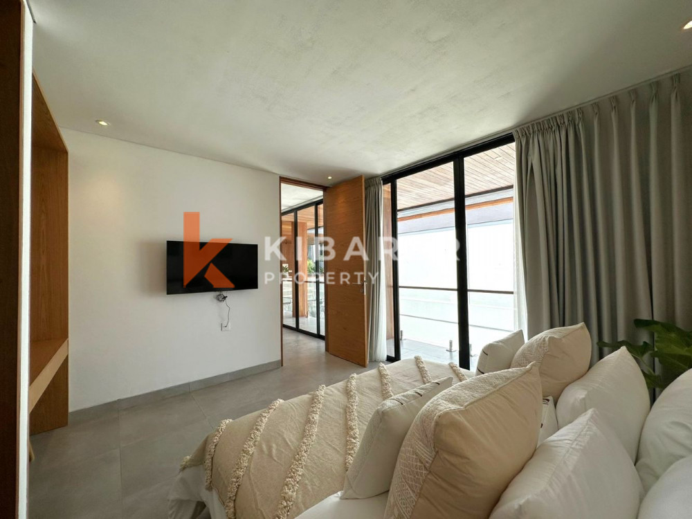 Modern and Stylish Three Bedrooms Enclosed Living Villa in Padonan