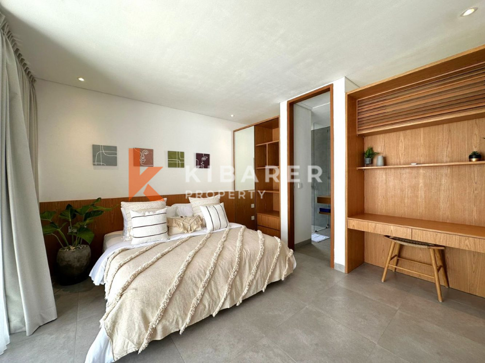 Modern and Stylish Three Bedrooms Enclosed Living Villa in Padonan