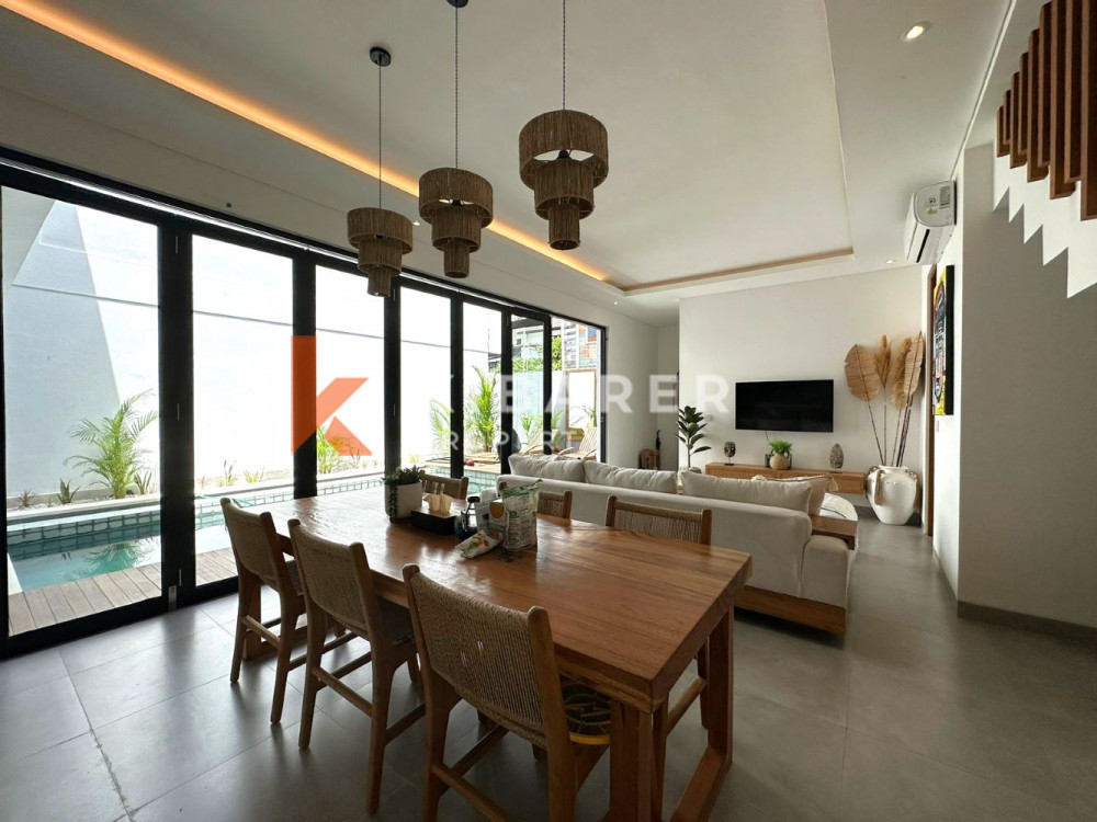 Modern and Stylish Three Bedrooms Enclosed Living Villa in Padonan