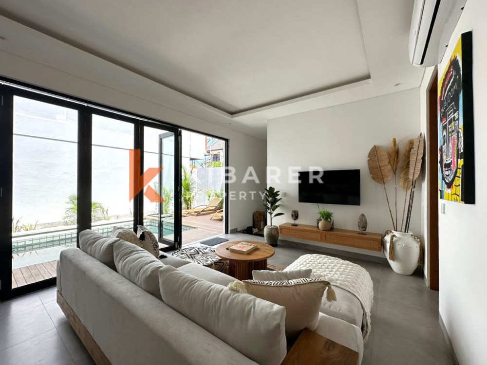 Modern and Stylish Three Bedrooms Enclosed Living Villa in Padonan