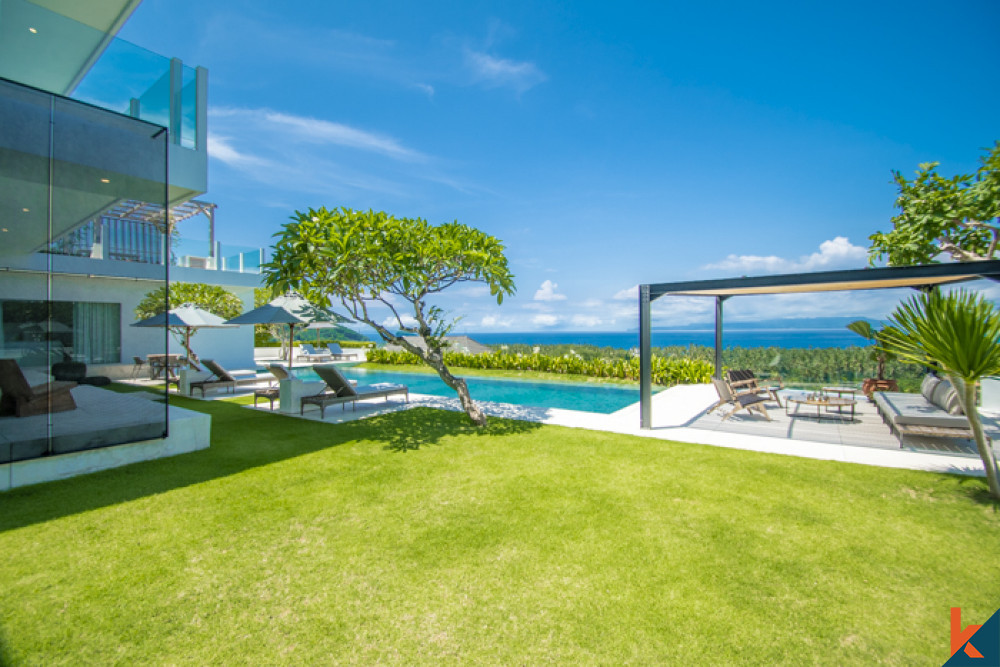Magnificient hilltop estate with 180° ocean views in Candidasa