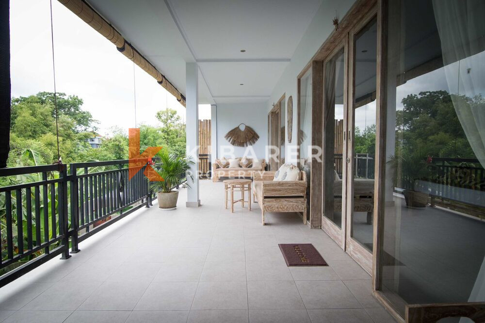 Belle villa à salon ouvert sur deux étages et deux chambres située à Canggu (fermée en option)