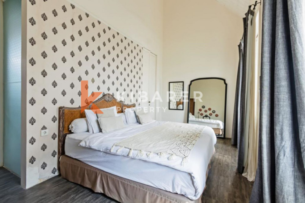 Nouvelle villa élégante rénovée de trois chambres dans un excellent emplacement à Berawa