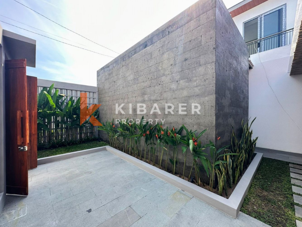 Villa neuve, moderne et spacieuse de trois chambres à Canggu