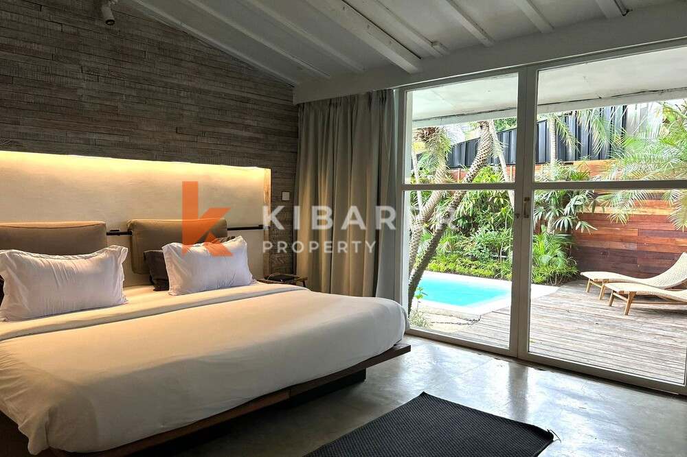 Vila Joglo Ruang Tamu Tertutup Tiga Kamar Tidur yang Menakjubkan Terletak di Canggu