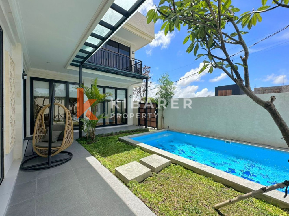 Villa neuve et moderne de trois chambres avec jacuzzi à Seminyak