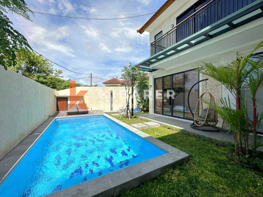 Vila Tiga Kamar Tidur Baru dan Modern dengan Jacuzzi di Seminyak