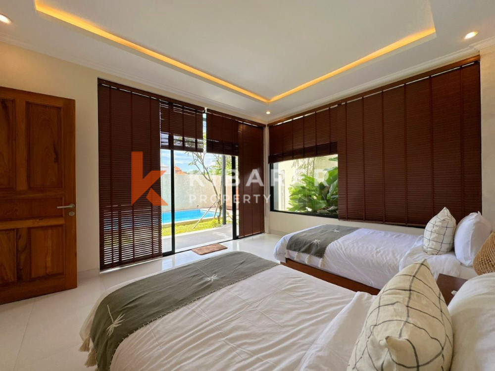 Vila Tiga Kamar Tidur Baru dan Modern dengan Jacuzzi di Seminyak