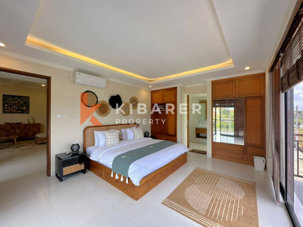 Villa neuve et moderne de trois chambres avec jacuzzi à Seminyak