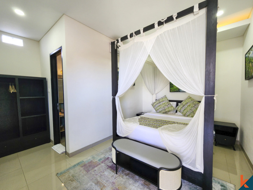 Posh four bedroom leasehold estate in Balangan