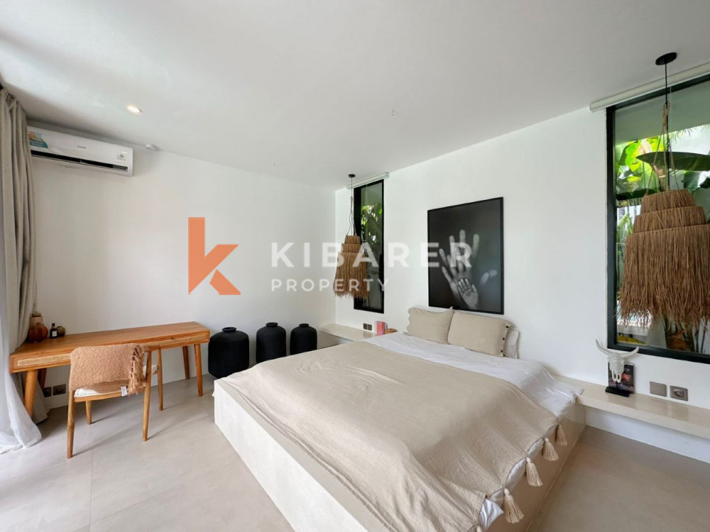 Vila Tamu Tertutup Empat Kamar Tidur yang Luar Biasa dengan Kolam Renang dan Jacuzzi di Umalas