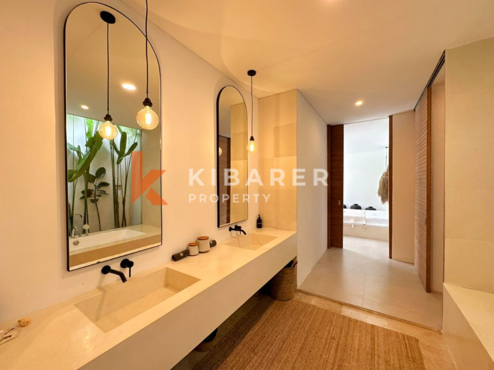 Vila Tamu Tertutup Empat Kamar Tidur yang Luar Biasa dengan Kolam Renang dan Jacuzzi di Umalas