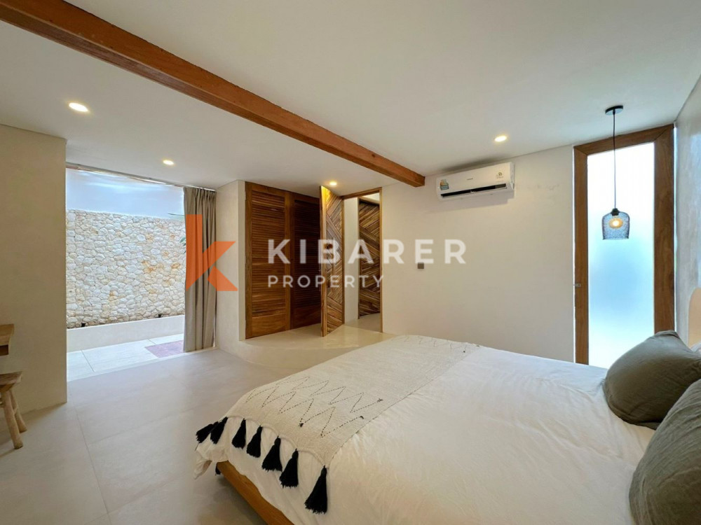 Vila Tamu Tertutup Empat Kamar Tidur yang Luar Biasa dengan Kolam Renang dan Jacuzzi di Umalas