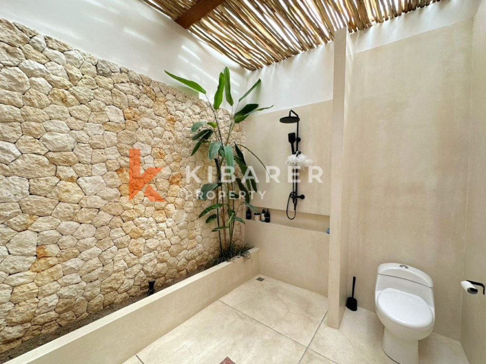 Vila Tamu Tertutup Empat Kamar Tidur yang Luar Biasa dengan Kolam Renang dan Jacuzzi di Umalas