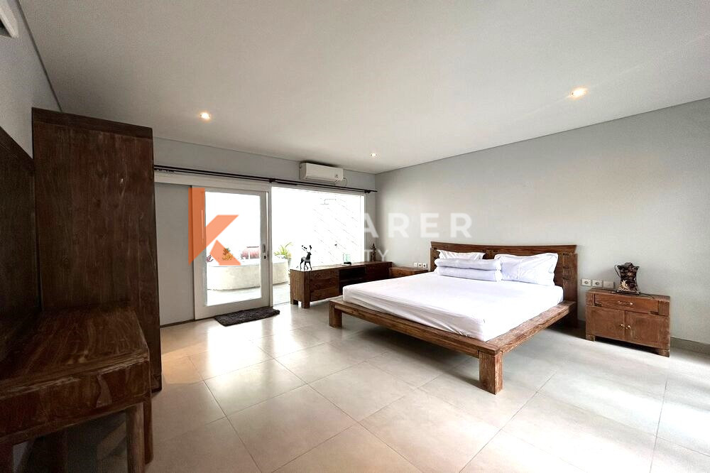 Homey Three Bedroom Tropical Villa Open Living Room in Umalas (Enclosed Optional)