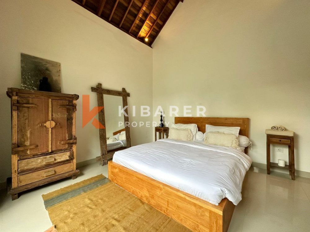 Villa à vie ouverte tropicale et moderne de trois chambres à Berawa