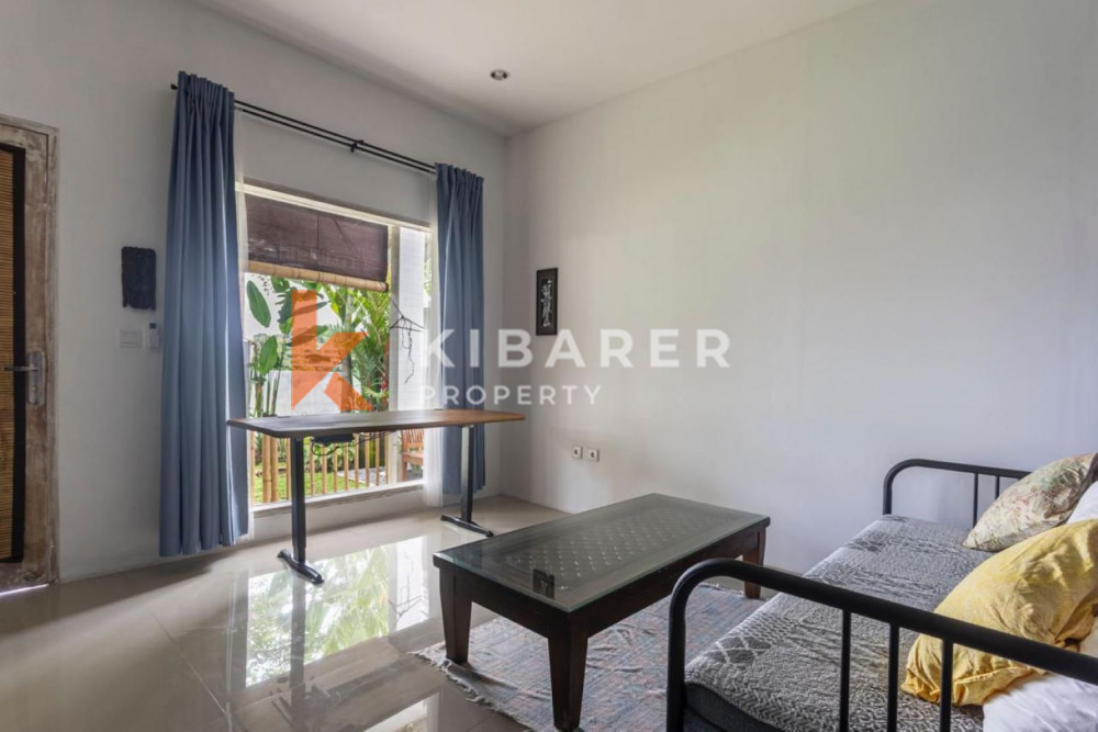 Rumah Keluarga Tiga Kamar Tidur dengan Ruang Tamu Tertutup di Padonan