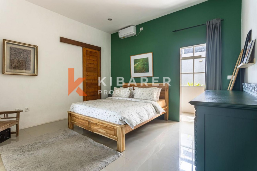 Rumah Keluarga Tiga Kamar Tidur dengan Ruang Tamu Tertutup di Padonan