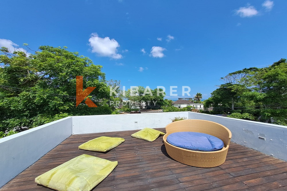 Seventy Meters to the Beach Adjustable Open-Enclosed Livingroom Four Bedrooms Villa in Berawa Area